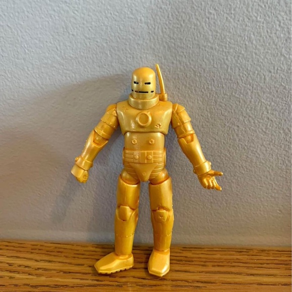 Marvel Universe Iron Man Original Golden Armor 3.75 Inch Action Figure 2010 - Picture 2 of 3